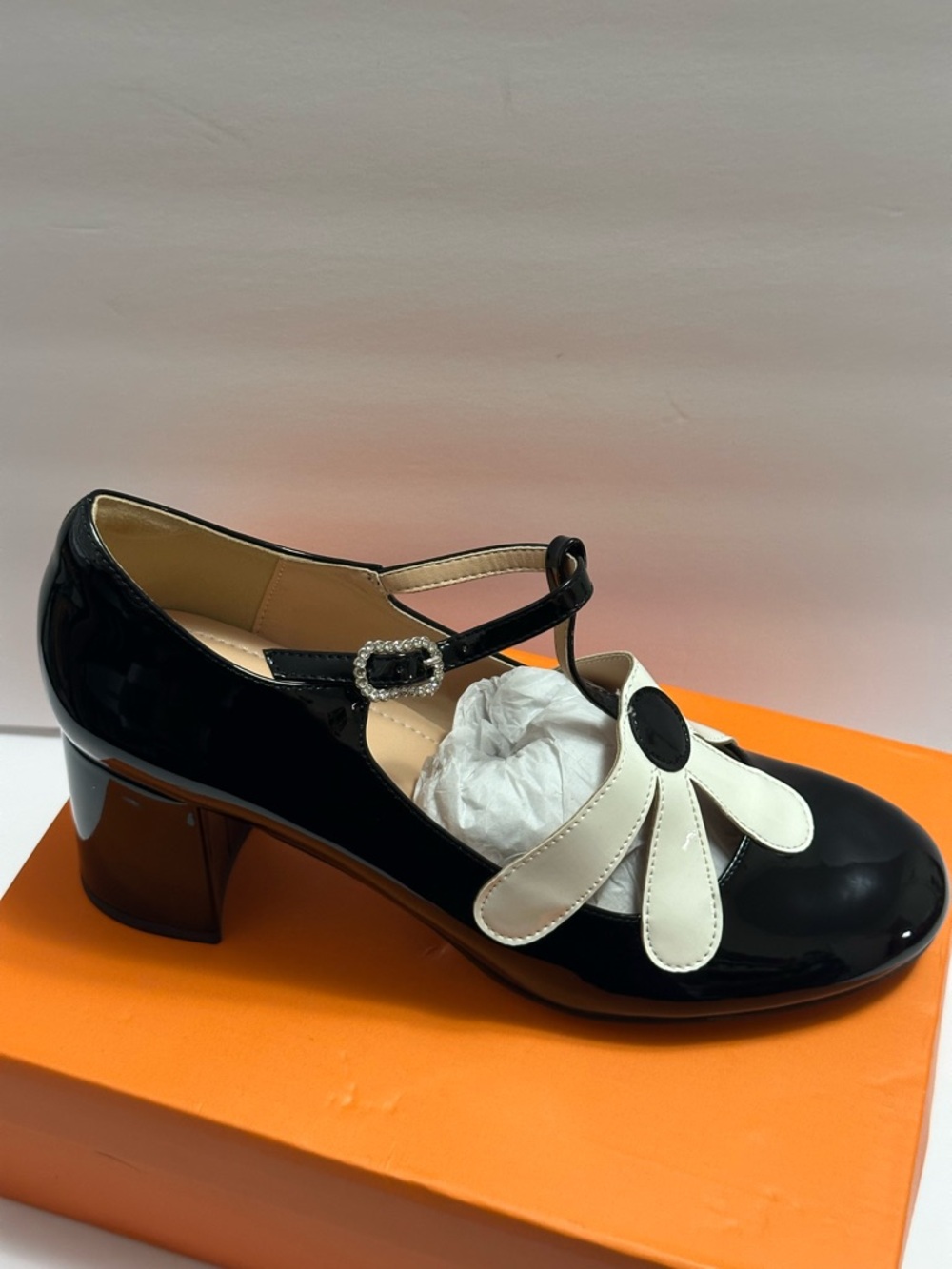 Black and White Flower Power Mary Jane Block Heel Pumps - Picture 5 of 6